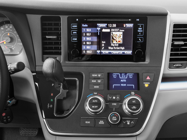 2017 Toyota Sienna LE Auto Access Seat