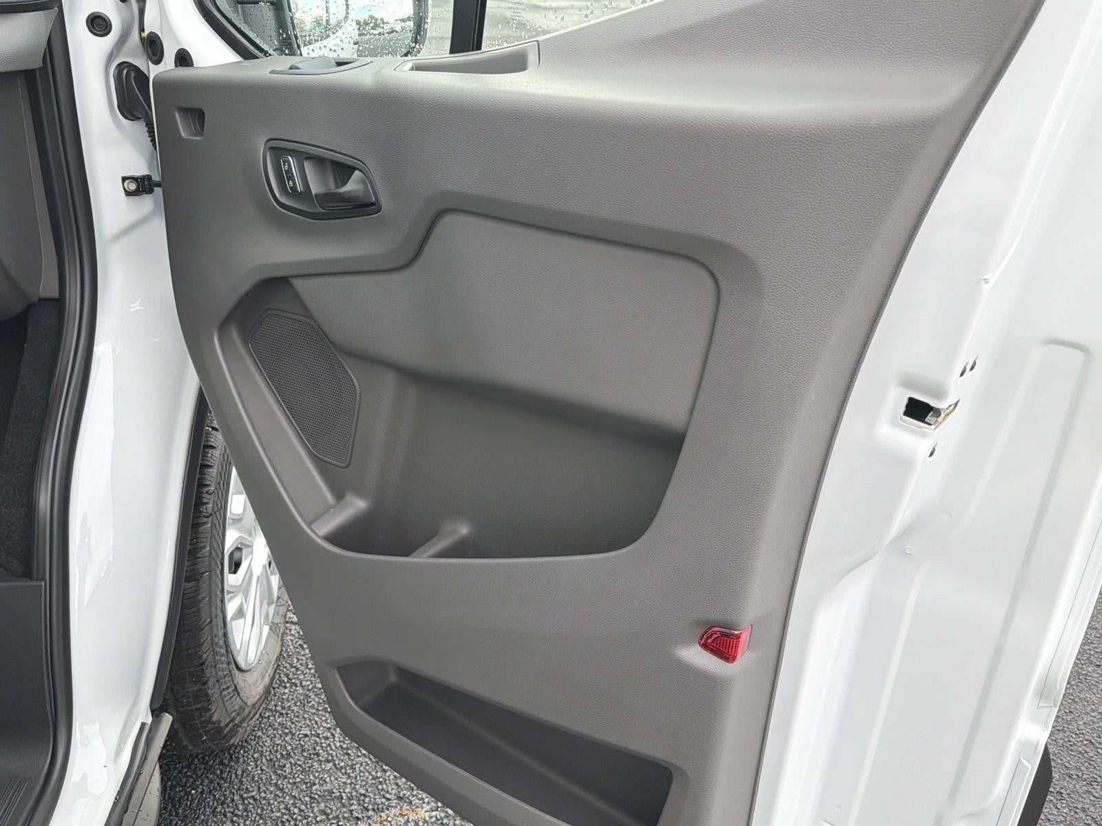 2026 Ford Transit Passenger Wagon T-350 148 MED ROOF XL RW