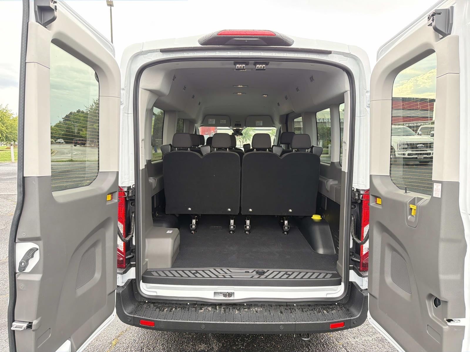2026 Ford Transit Passenger Wagon T-350 148 MED ROOF XL RW