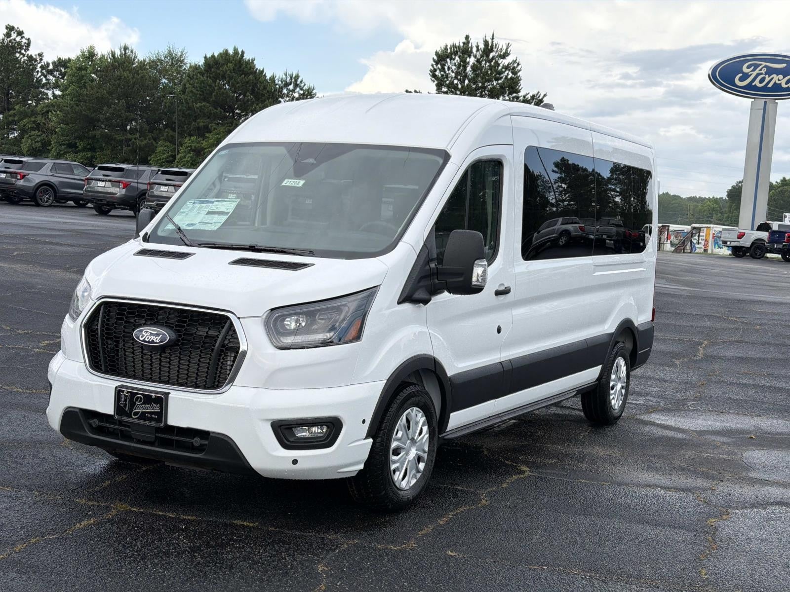 2026 Ford Transit Passenger Wagon T-350 148 MED ROOF XL RW