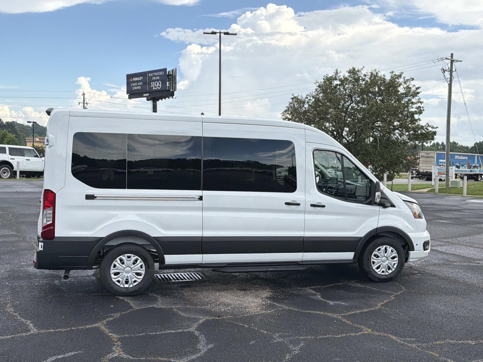 2026 Ford Transit Passenger Wagon T-350 148 MED ROOF XL RW