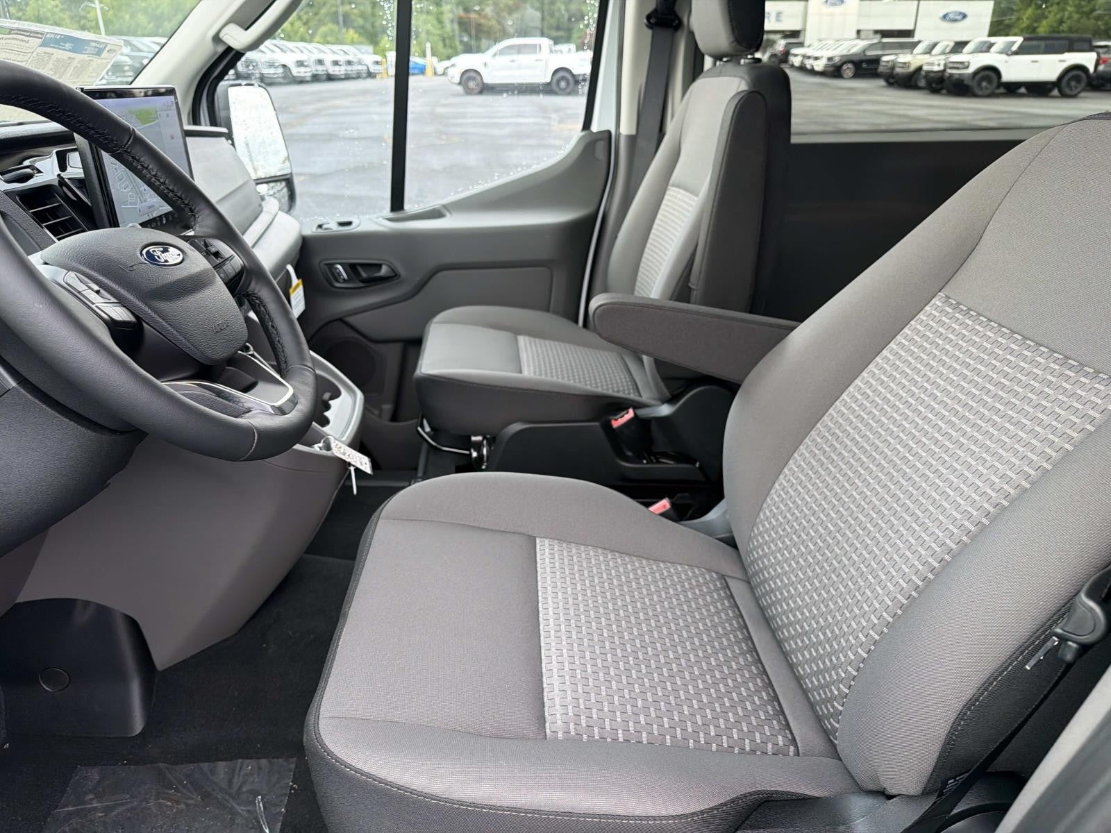 2026 Ford Transit Passenger Wagon T-350 148 MED ROOF XL RW
