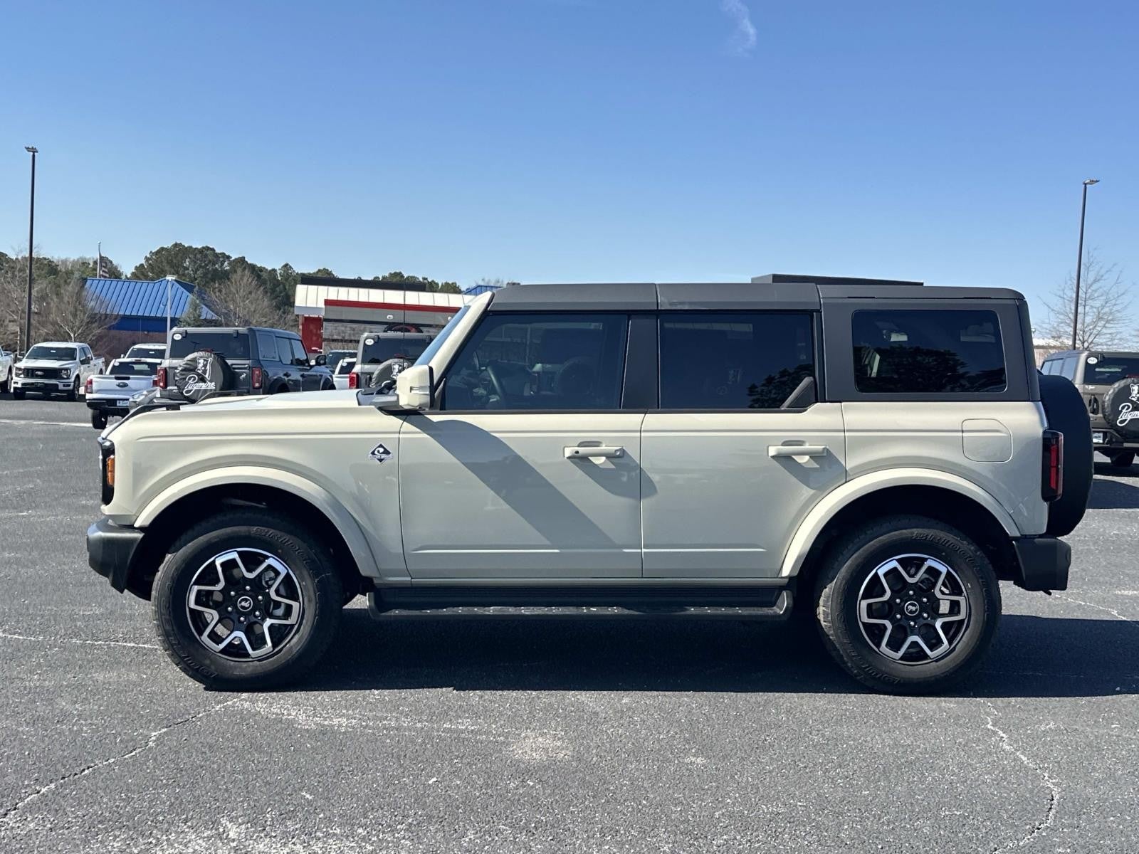 2025 Ford Bronco OUTER BANKS 4 DOOR 4X4