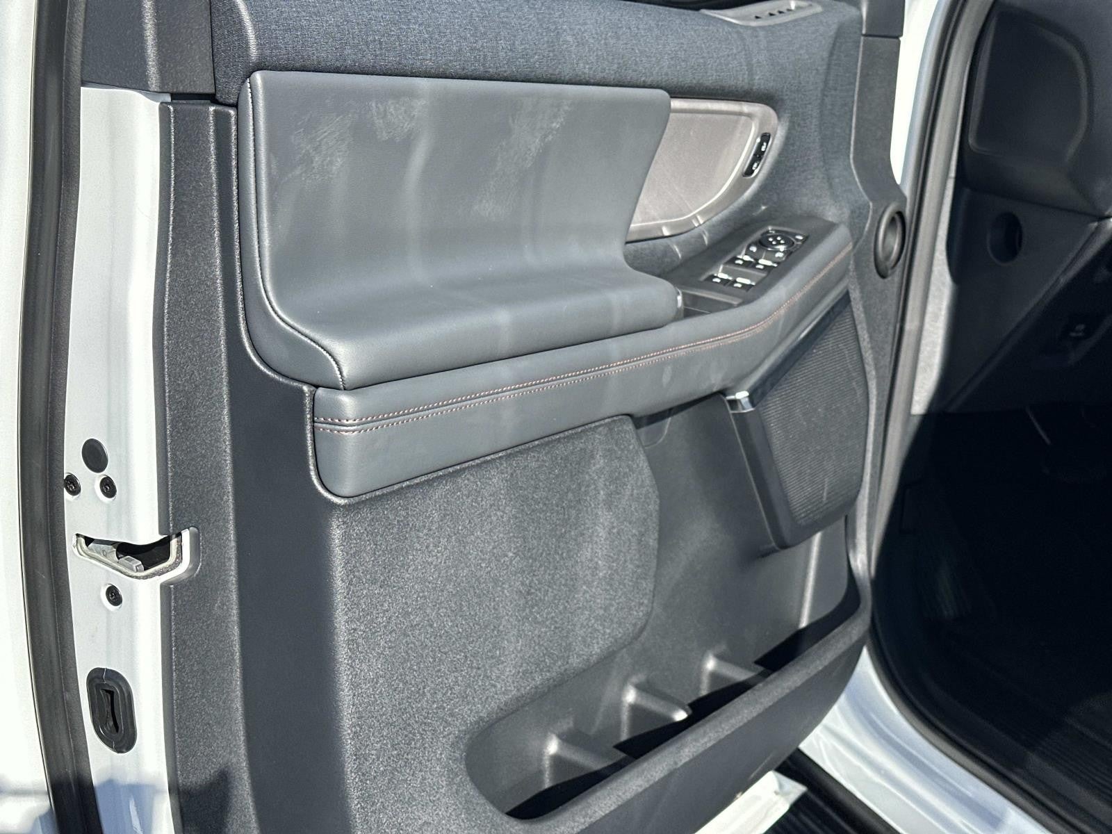 2025 Ford Expedition ACTIVE 4X2