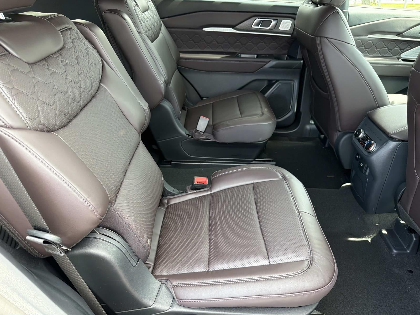 2026 Ford Explorer PLATINUM 4WD