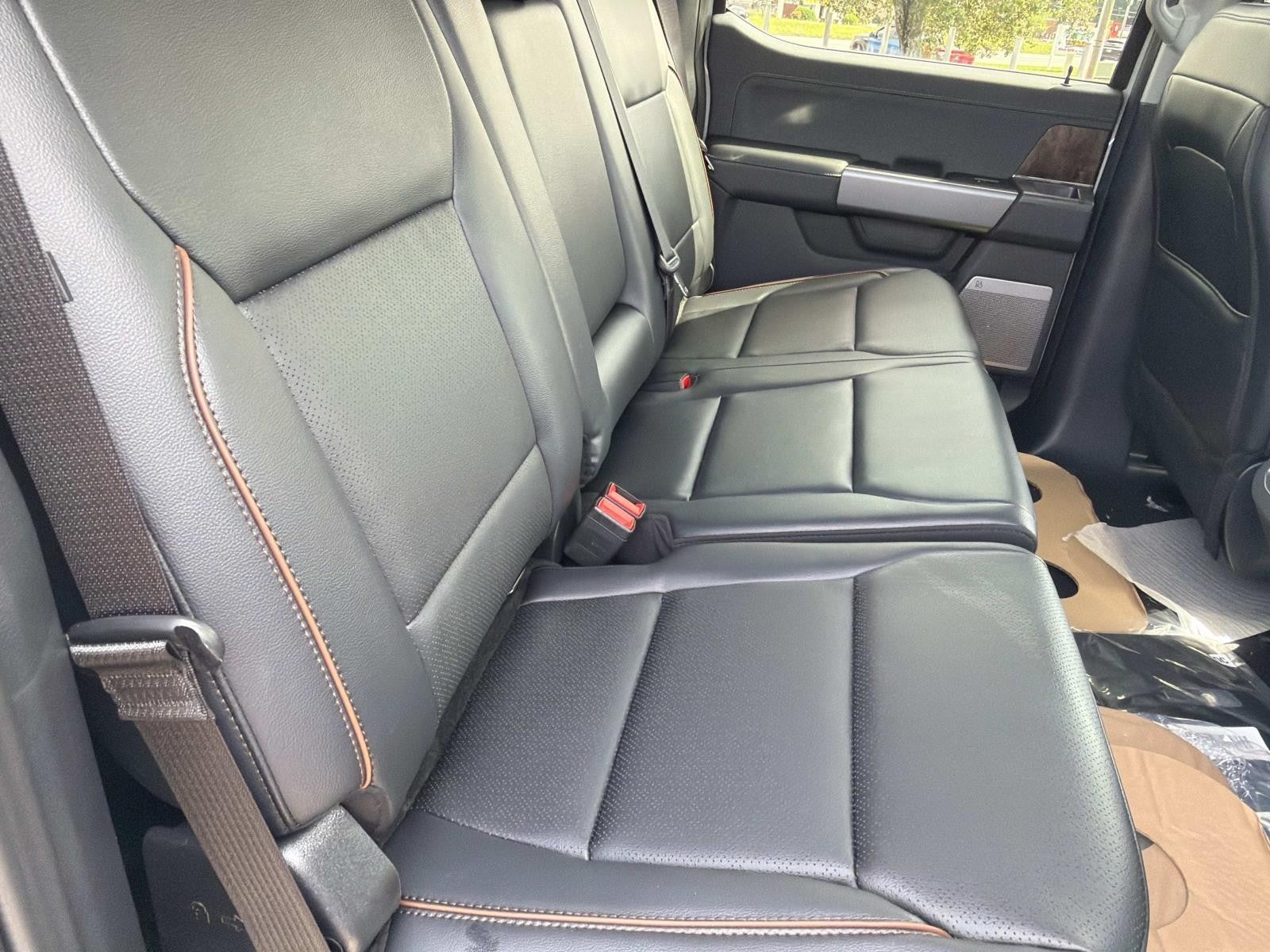 2026 Ford Super Duty F-350 DRW LARIAT 4WD CREW CAB 8' BO