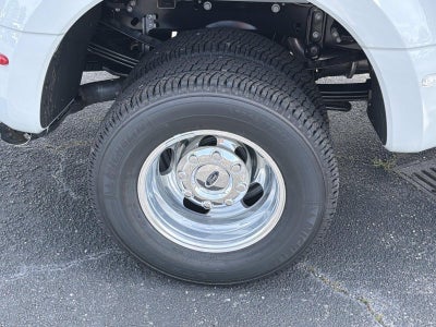 2026 Ford Super Duty F-350 DRW LARIAT 4WD CREW CAB 8' BO
