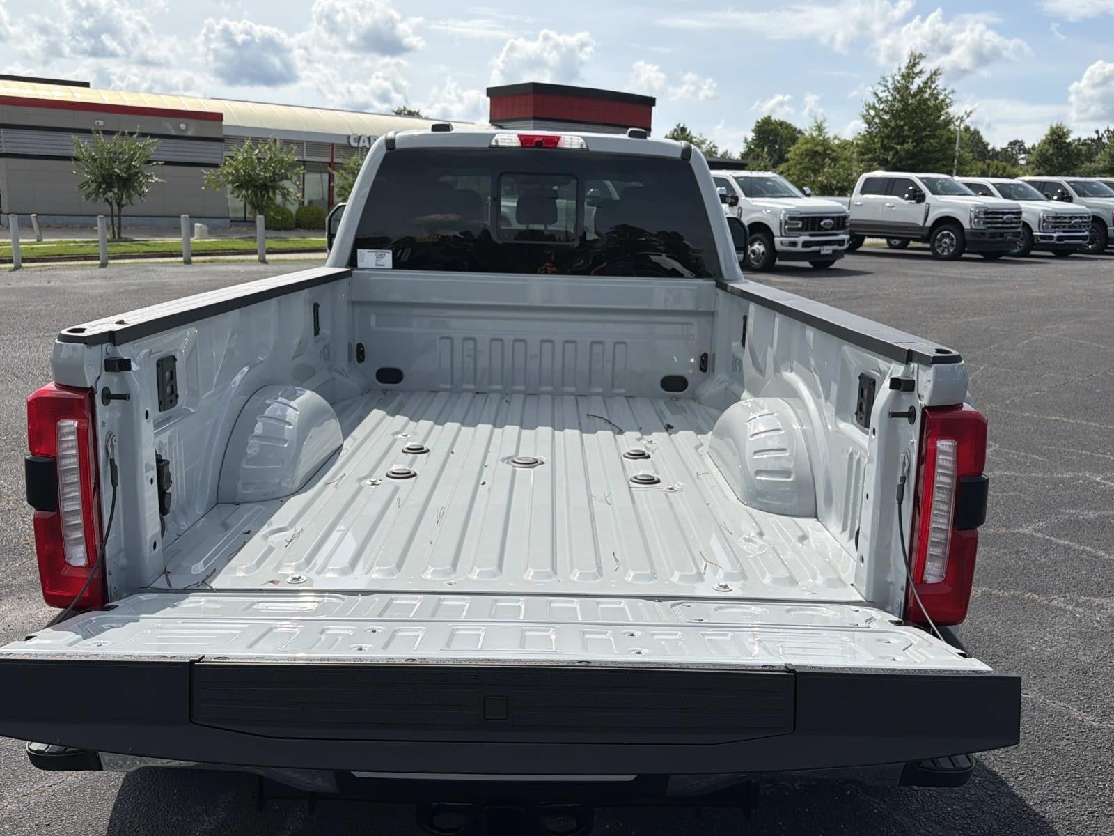 2026 Ford Super Duty F-350 DRW LARIAT 4WD CREW CAB 8' BO
