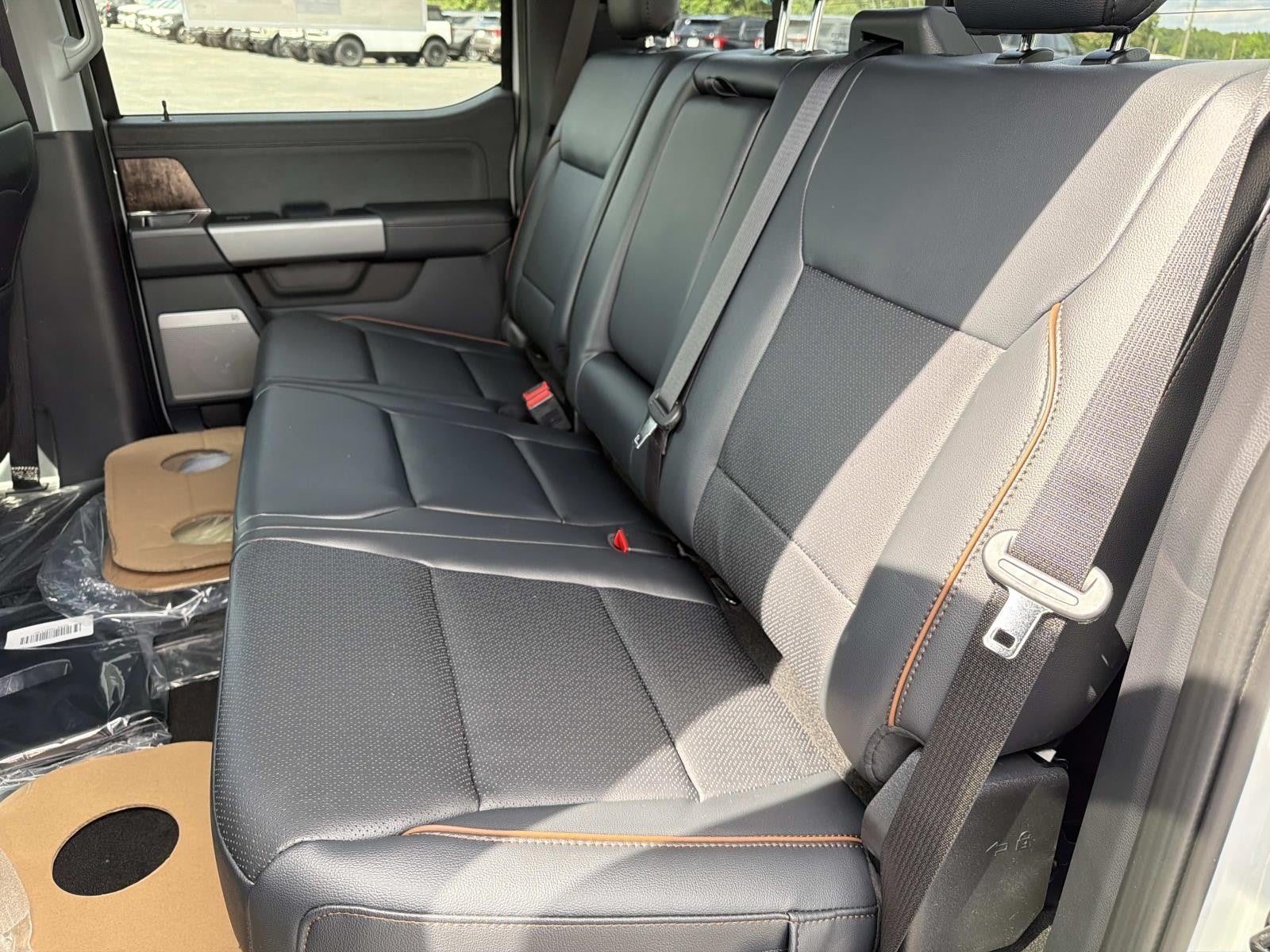 2026 Ford Super Duty F-350 DRW LARIAT 4WD CREW CAB 8' BO