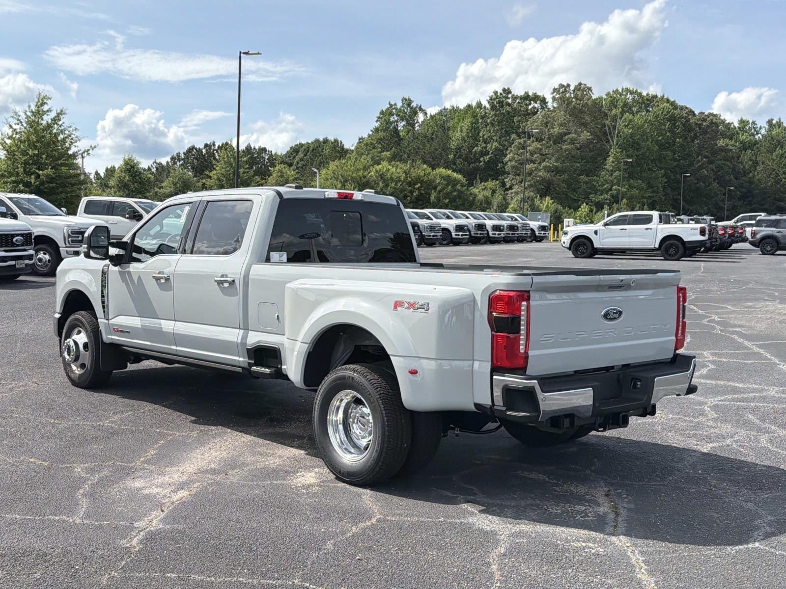 2026 Ford Super Duty F-350 DRW LARIAT 4WD CREW CAB 8' BO