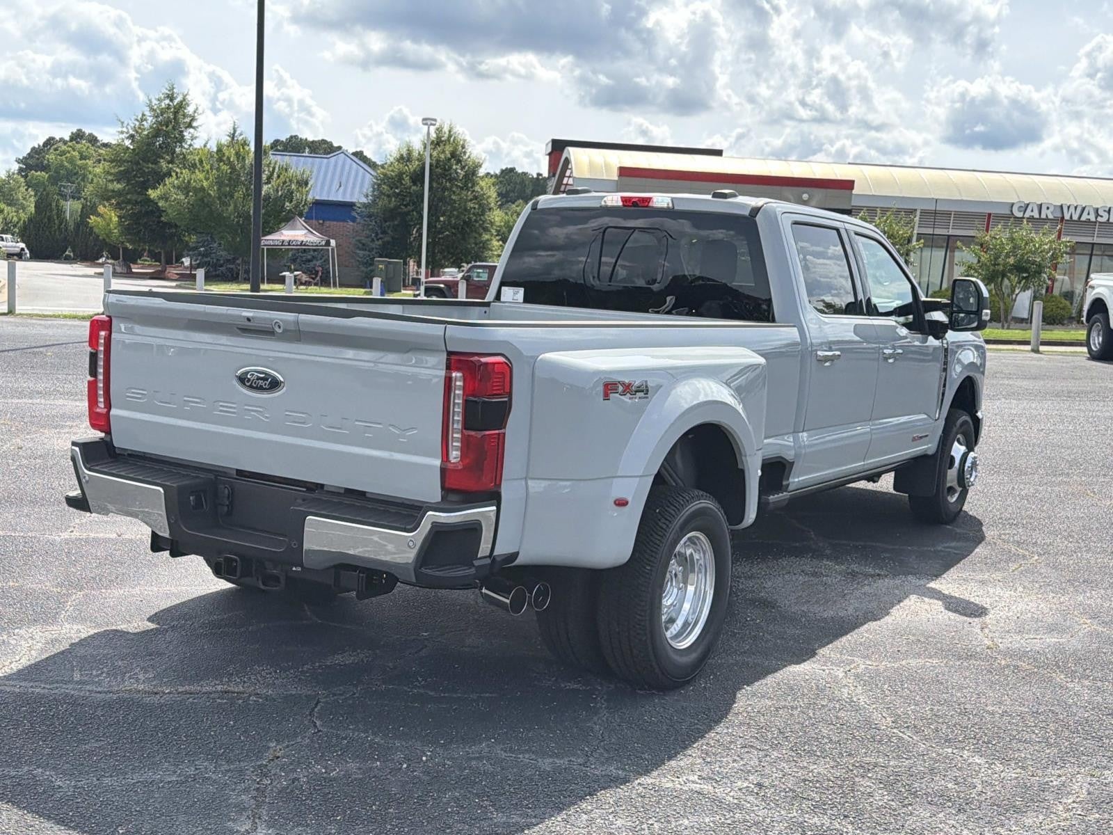 2026 Ford Super Duty F-350 DRW LARIAT 4WD CREW CAB 8' BO
