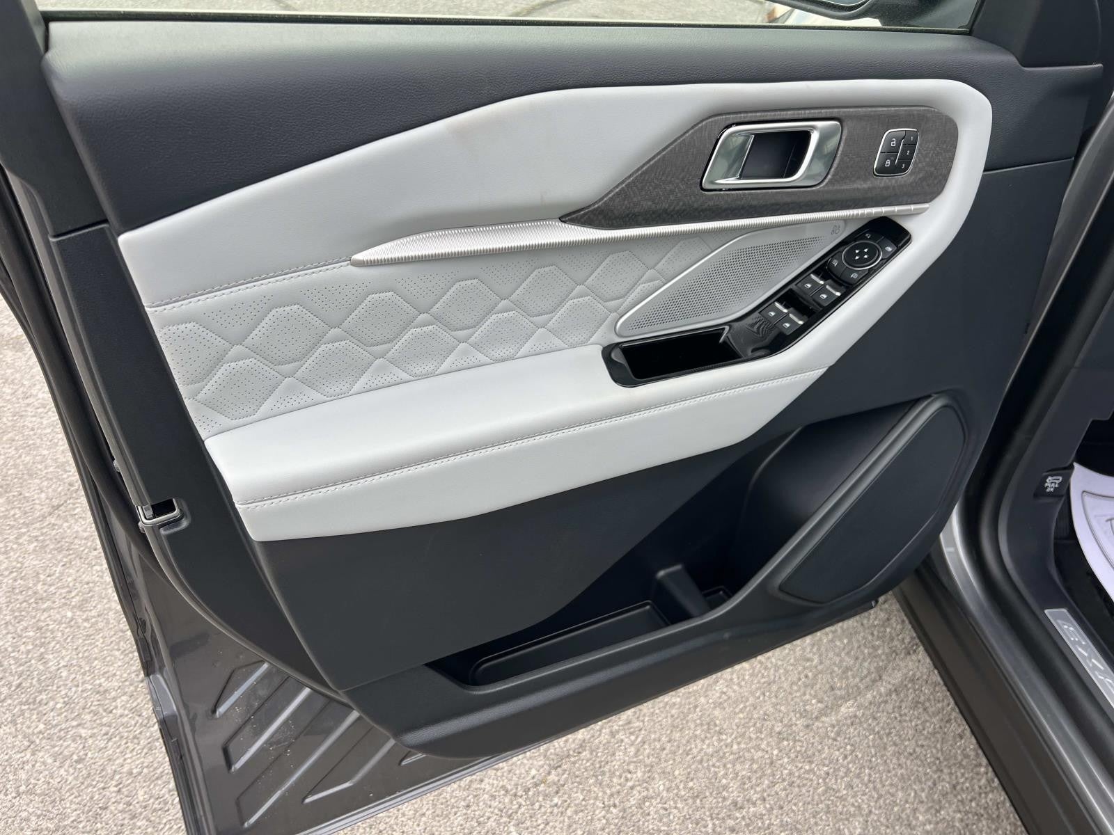 2026 Ford Explorer PLATINUM 4WD