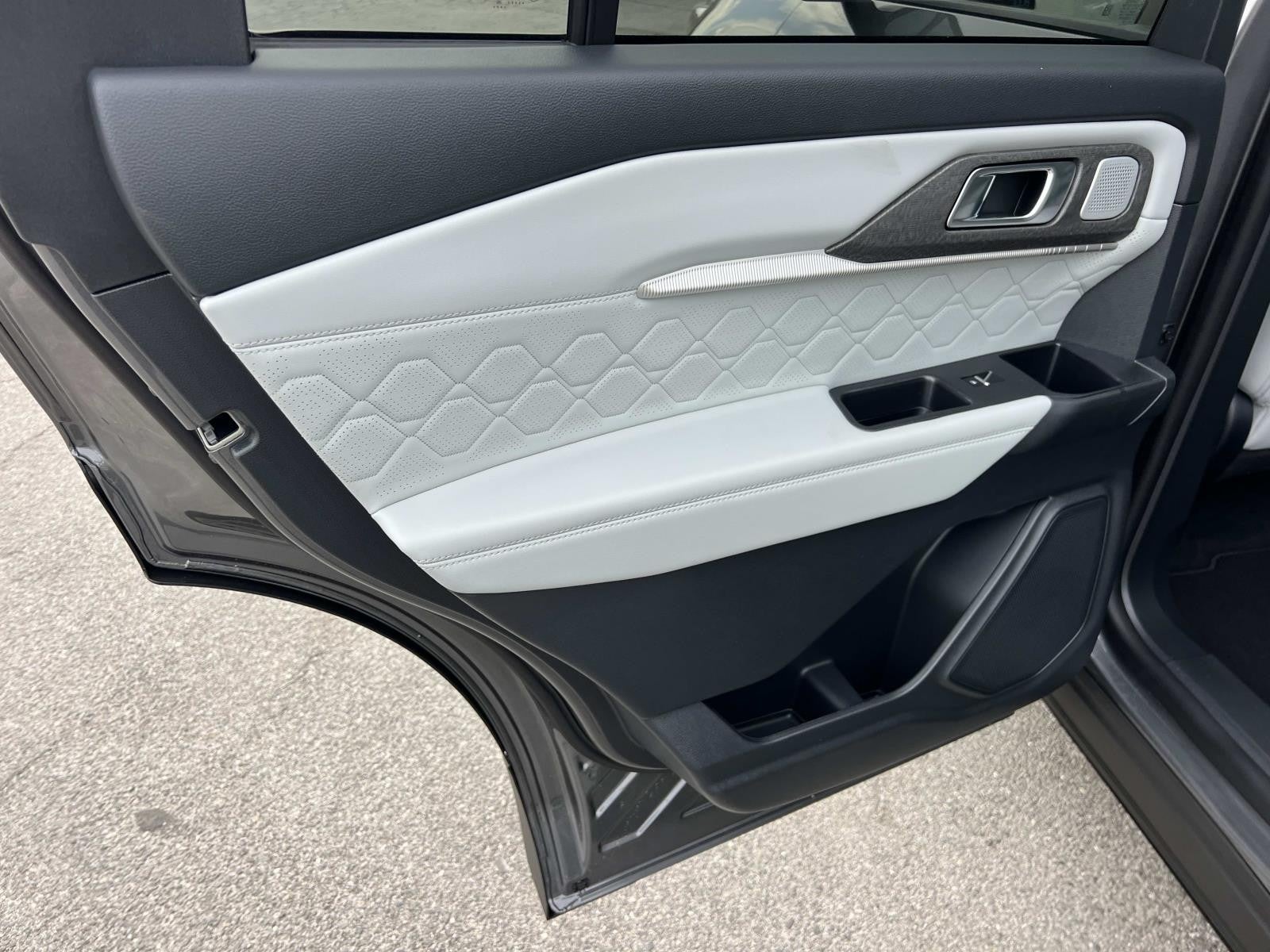 2026 Ford Explorer PLATINUM 4WD