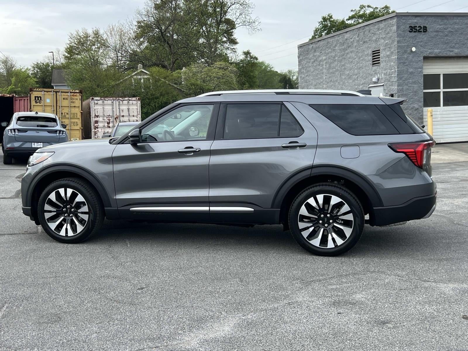2026 Ford Explorer PLATINUM 4WD