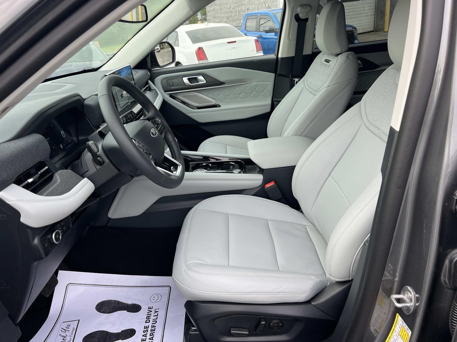 2026 Ford Explorer PLATINUM 4WD