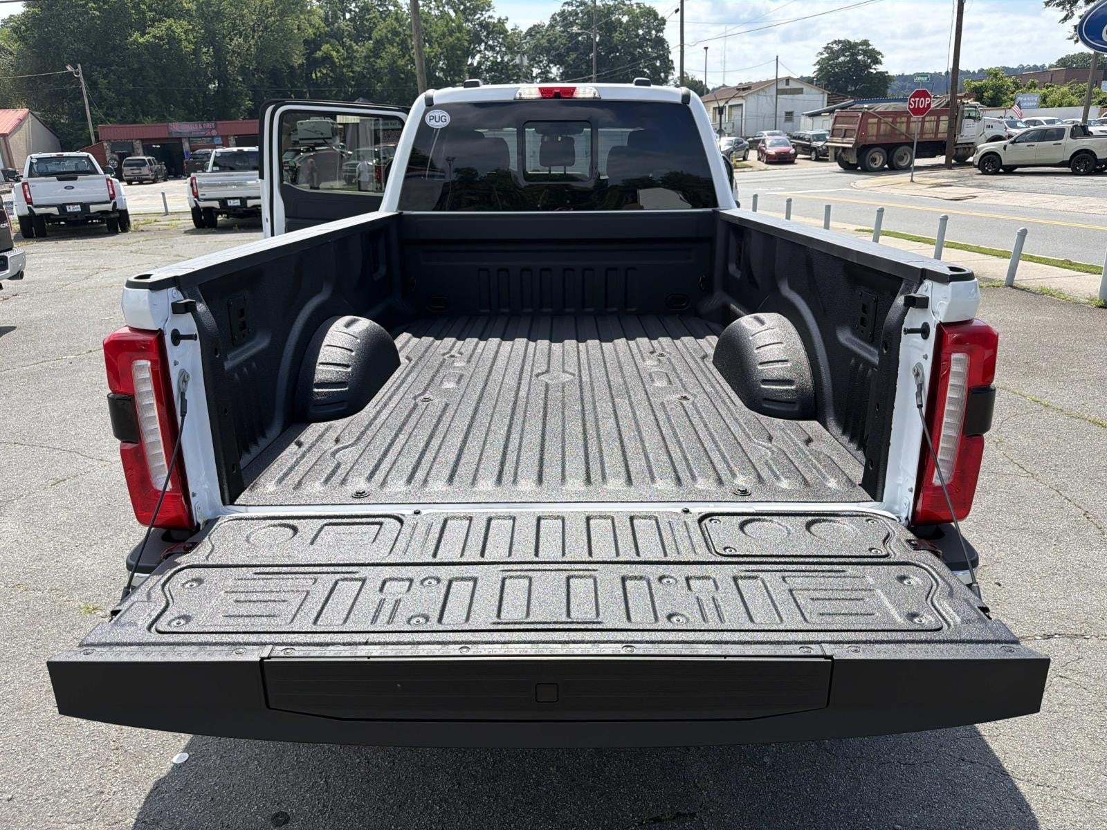 2026 Ford Super Duty F-350 DRW LARIAT 4WD CREW CAB 8' BO