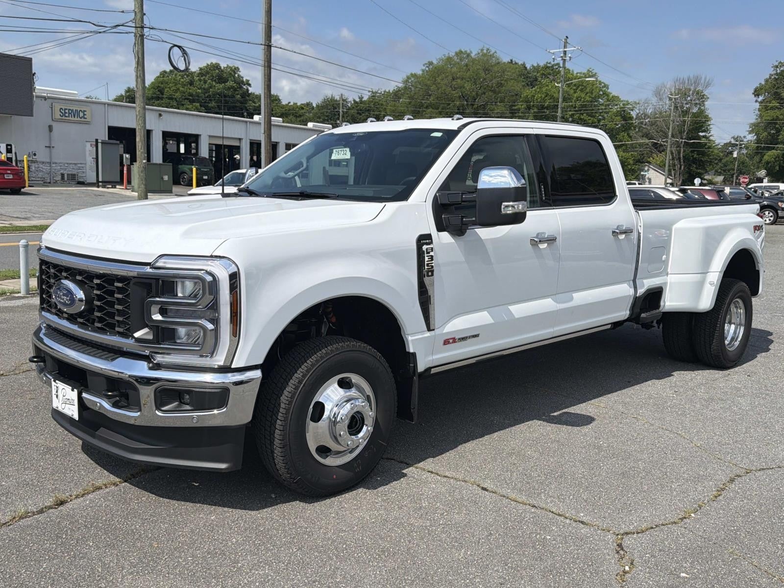 2026 Ford Super Duty F-350 DRW LARIAT 4WD CREW CAB 8' BO