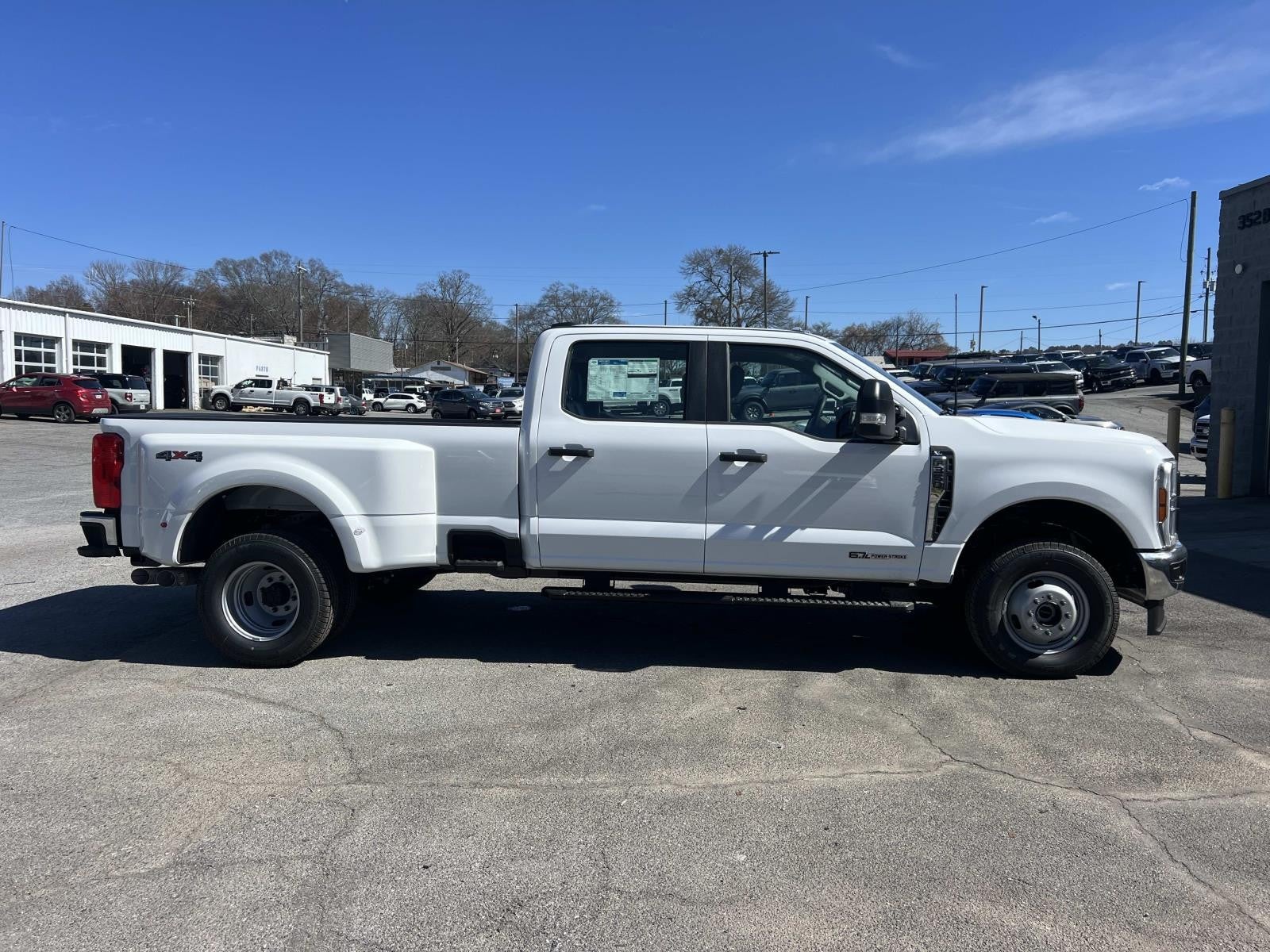 2026 Ford Super Duty F-350 DRW XL 4WD CREW CAB 8' BOX