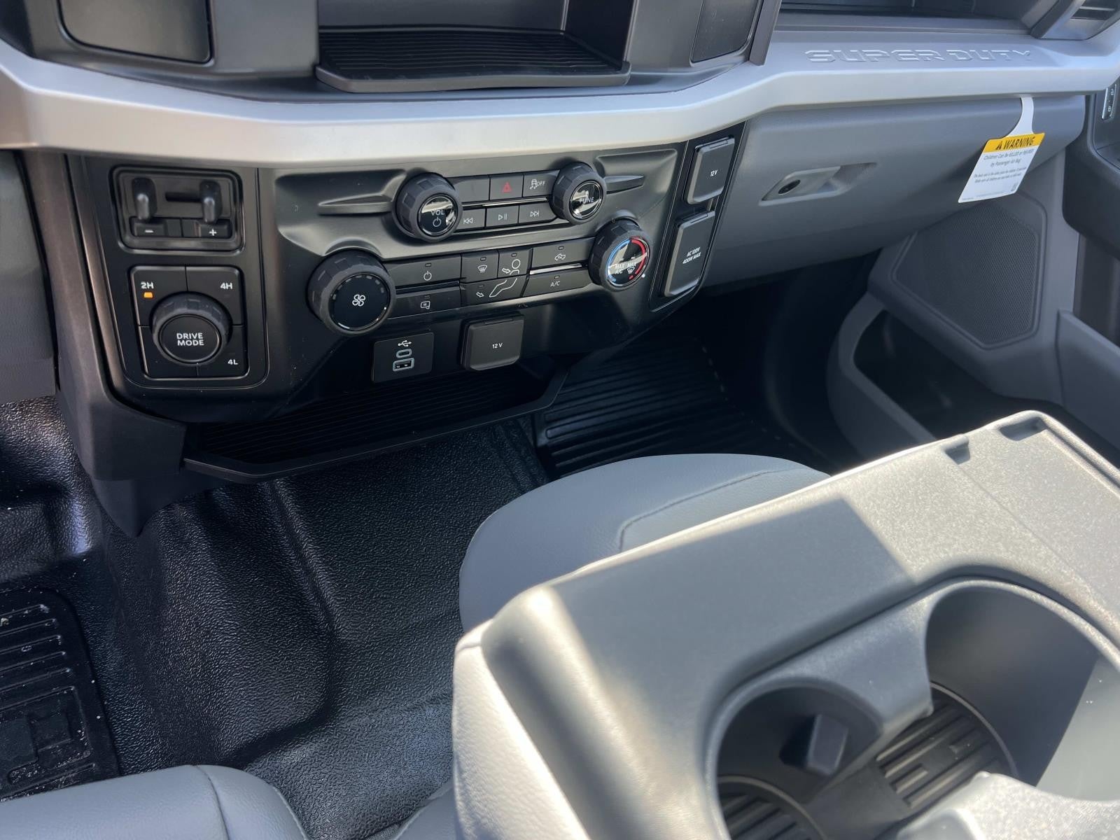 2026 Ford Super Duty F-350 DRW XL 4WD CREW CAB 8' BOX