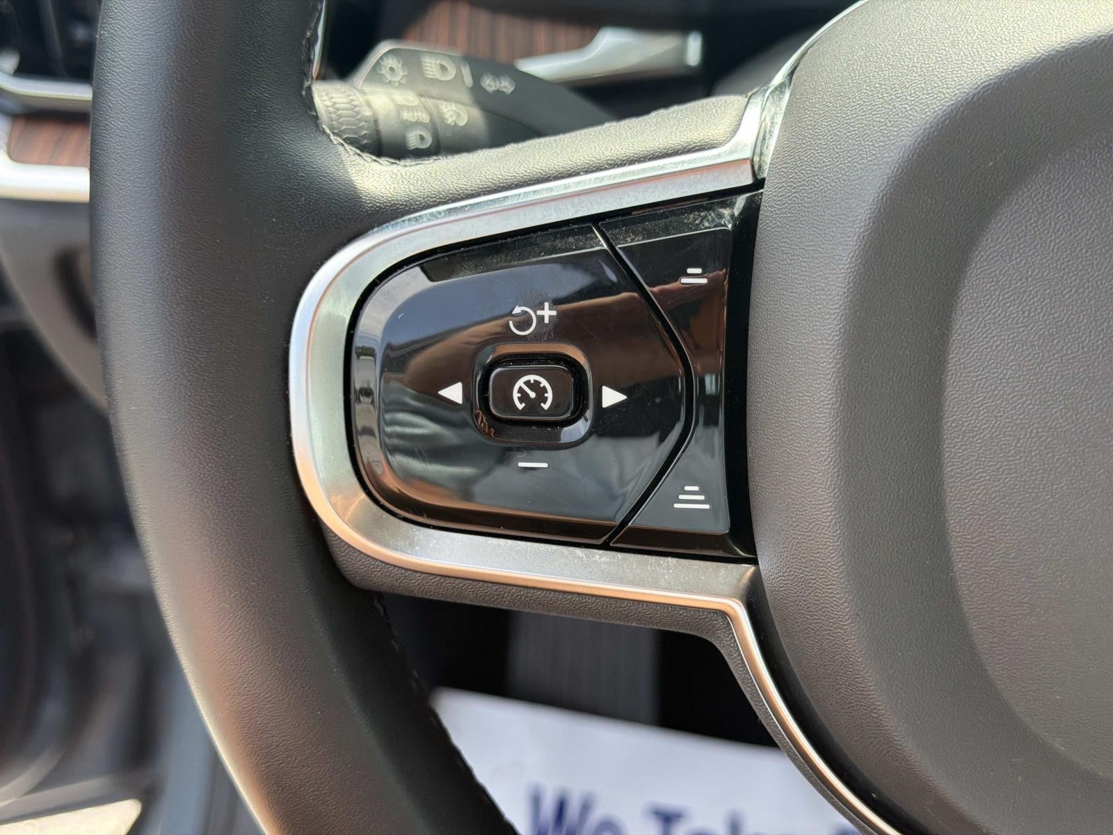 2024 Volvo S60 Plus Dark Theme