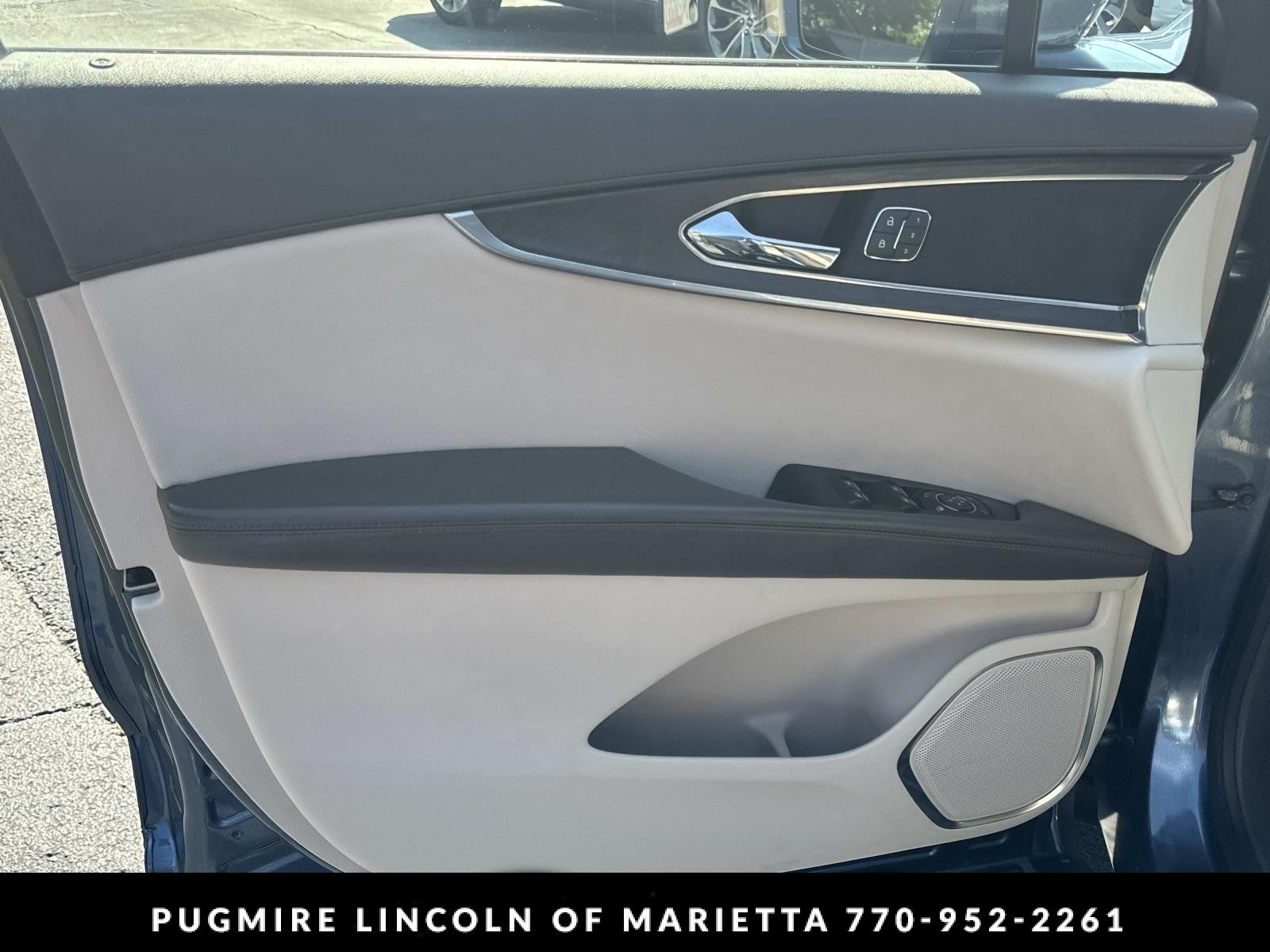 2019 Lincoln Nautilus Select