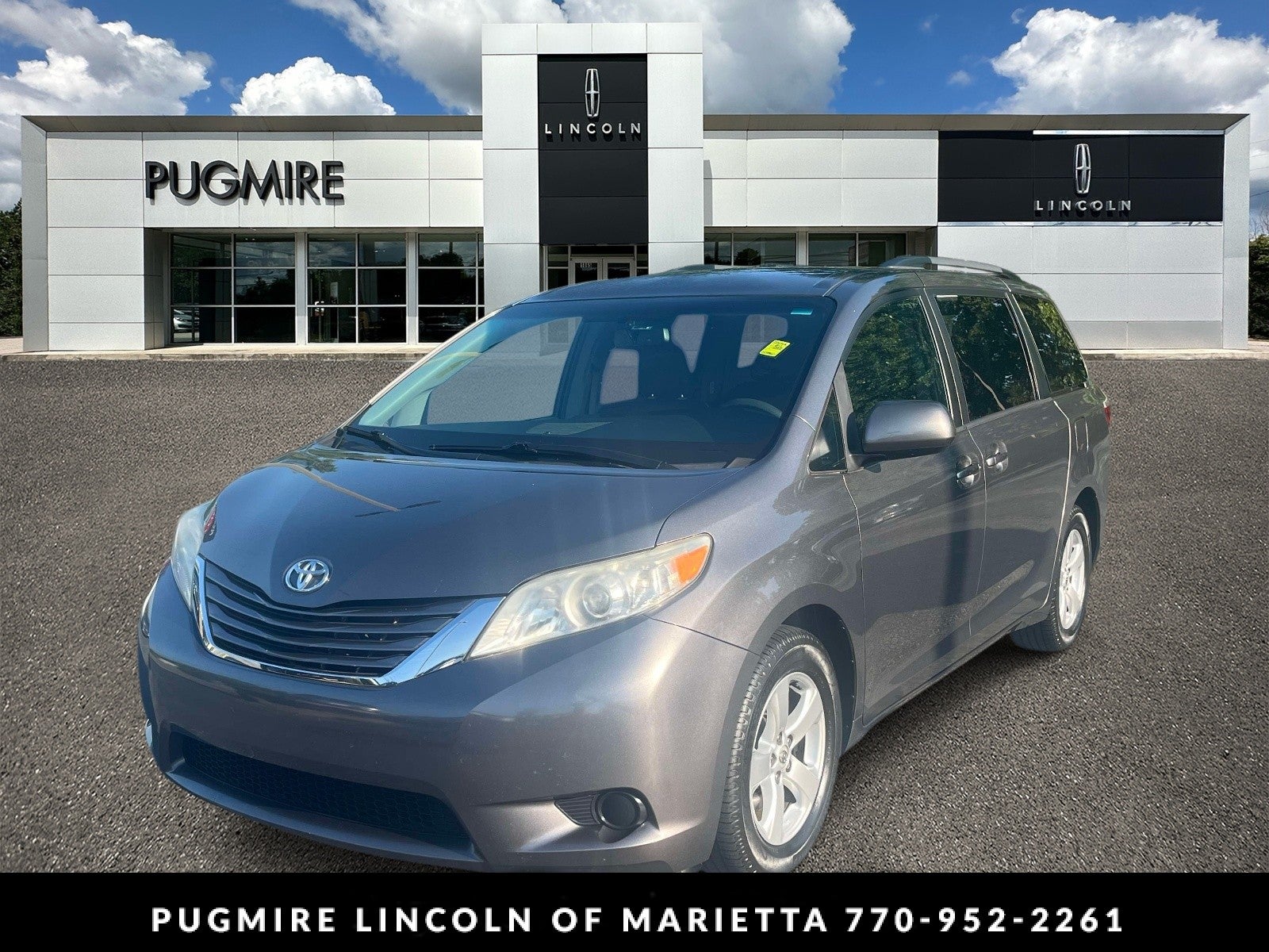 2017 Toyota Sienna LE Auto Access Seat