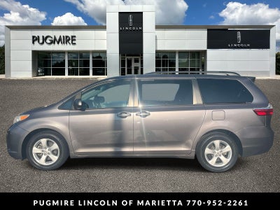 2017 Toyota Sienna LE Auto Access Seat