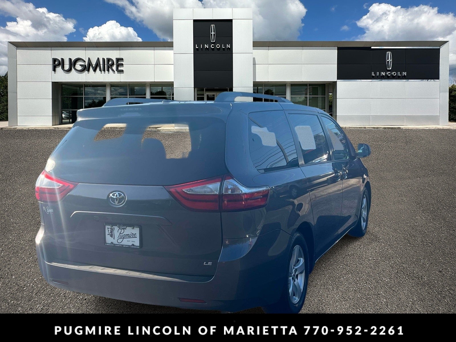 2017 Toyota Sienna LE Auto Access Seat