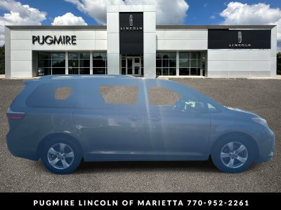 2017 Toyota Sienna LE Auto Access Seat