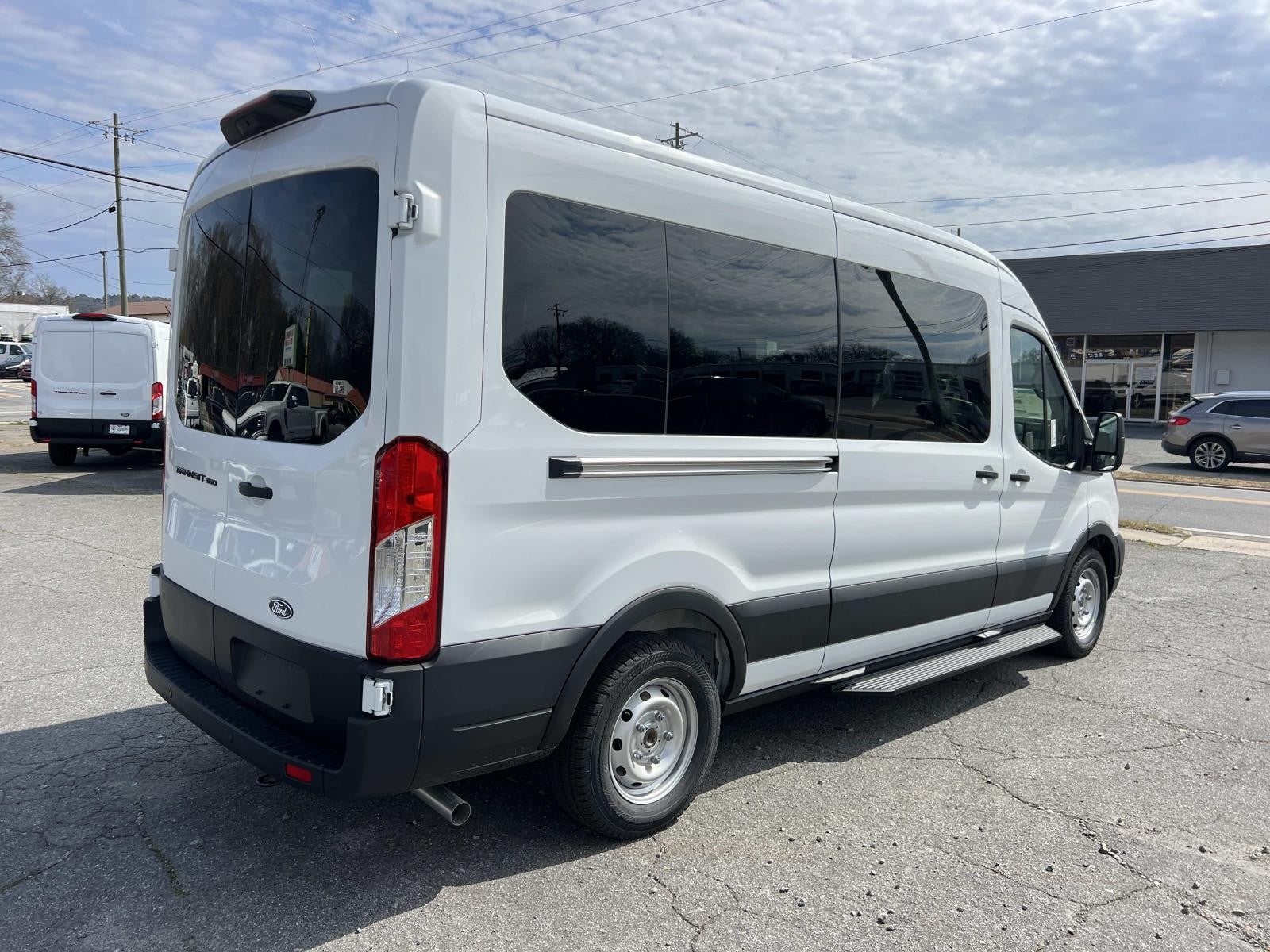 2026 Ford Transit Passenger Wagon T-350 148 MED ROOF XL RW