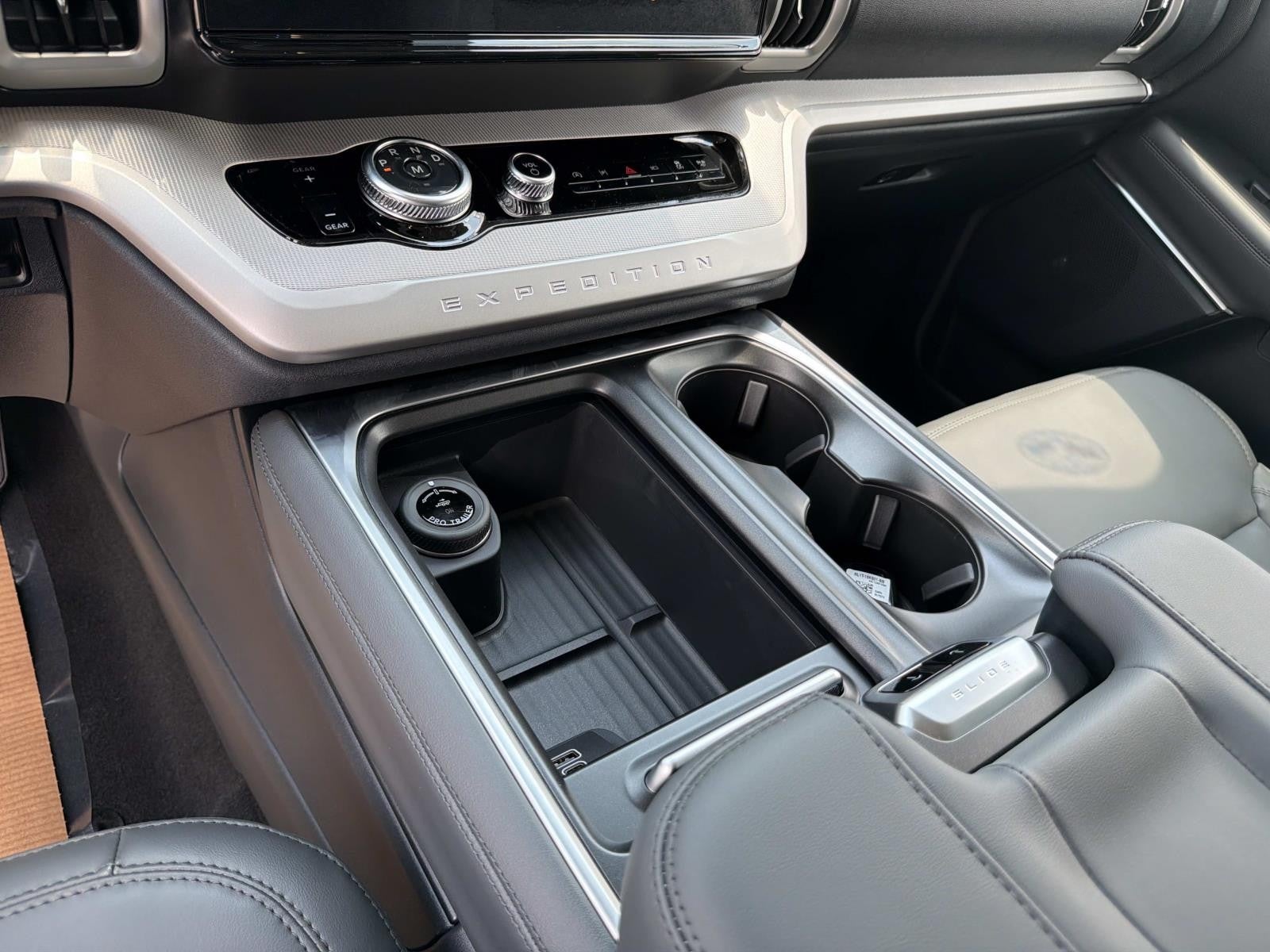 2027 Ford Expedition ACTIVE 4X2