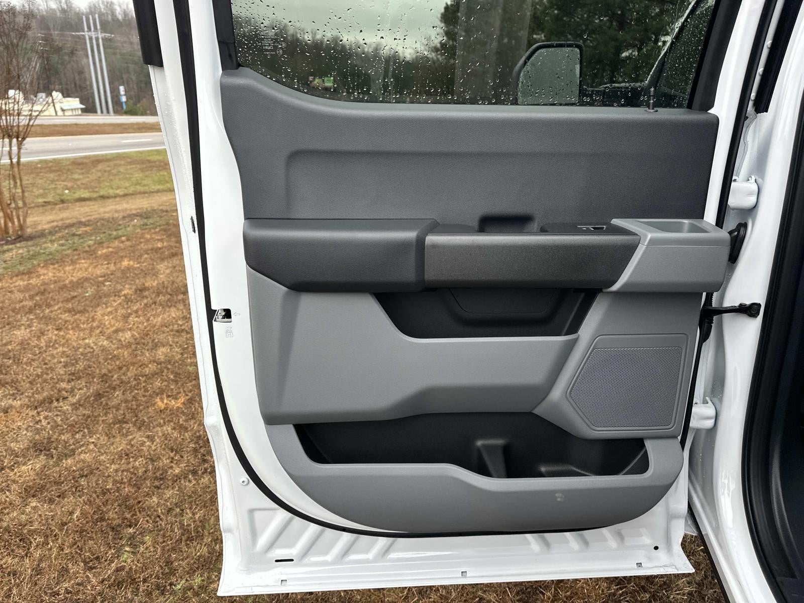 2026 Ford Super Duty F-350 DRW XL 4WD CREW CAB 179 WB 6