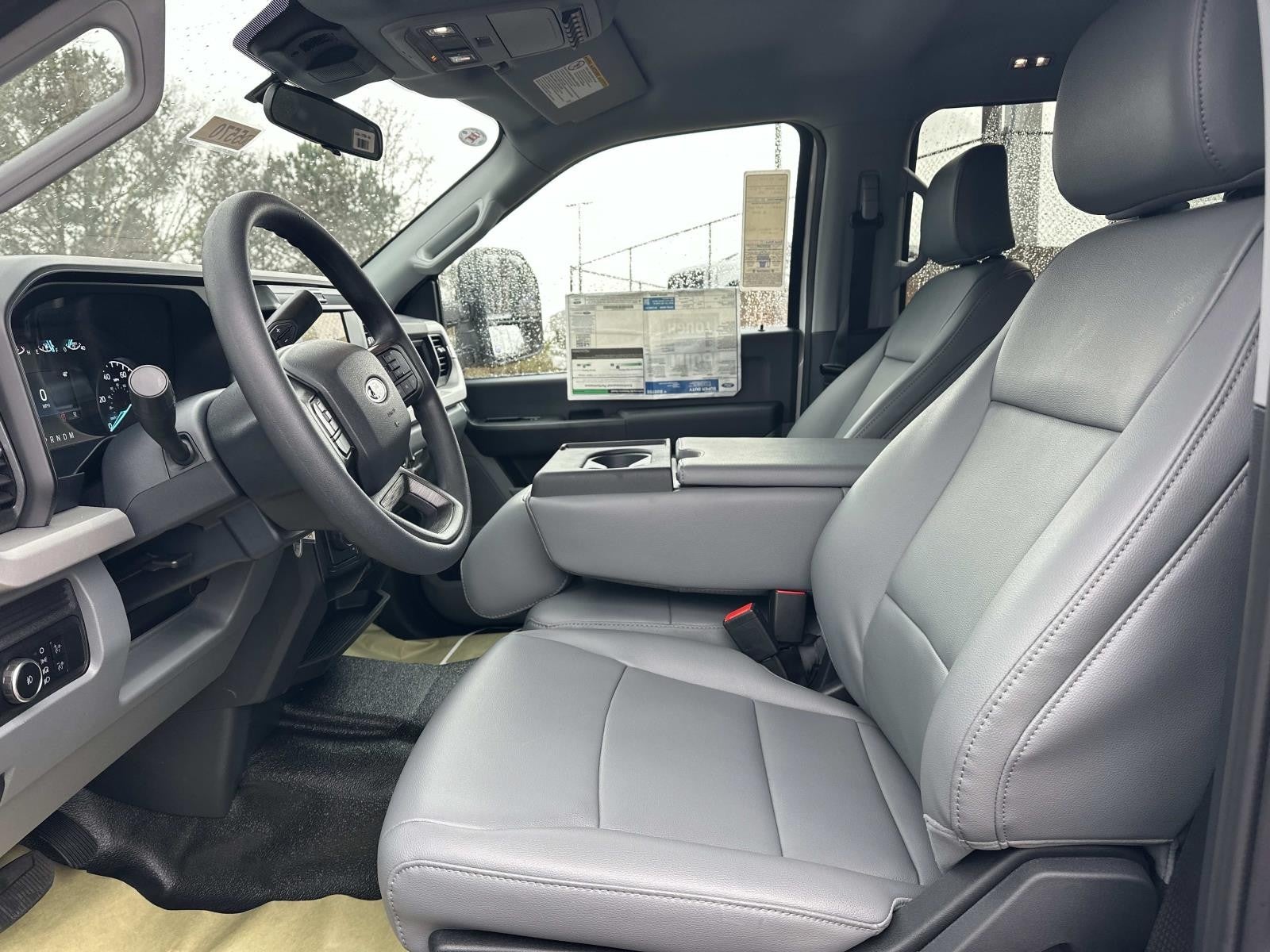 2026 Ford Super Duty F-350 DRW XL 4WD CREW CAB 179 WB 6