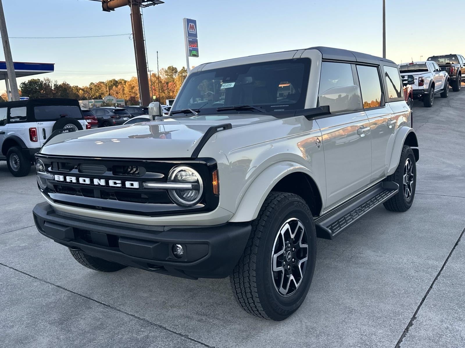 2025 Ford Bronco OUTER BANKS 4 DOOR 4X4