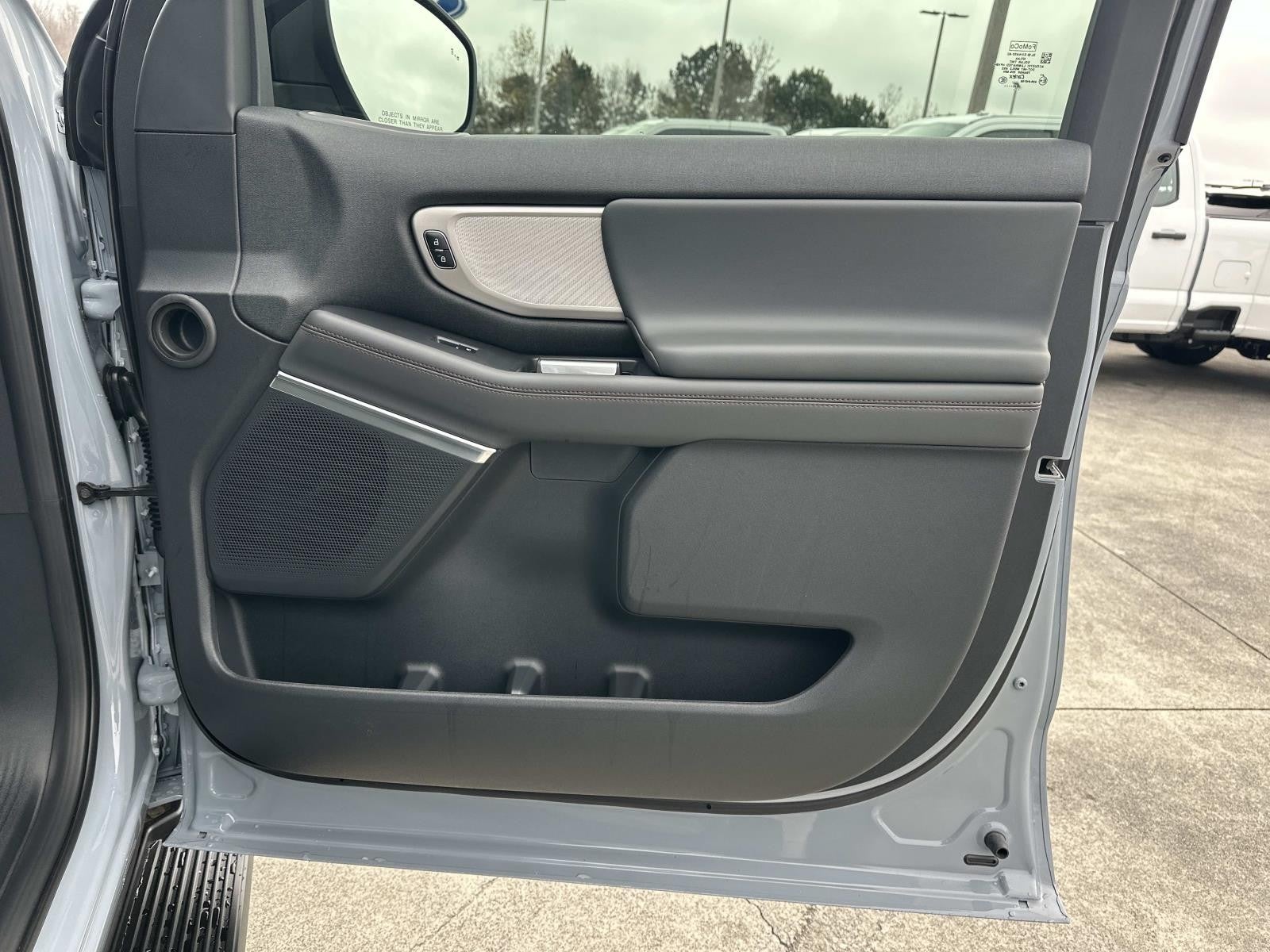 2025 Ford Expedition ACTIVE 4X2