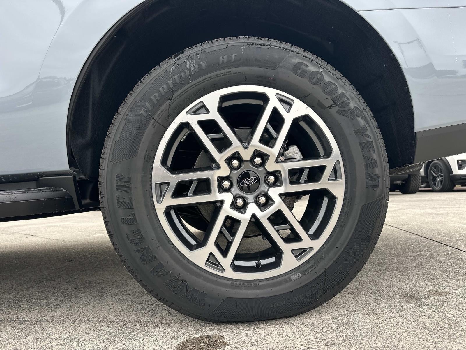 2025 Ford Expedition ACTIVE 4X2