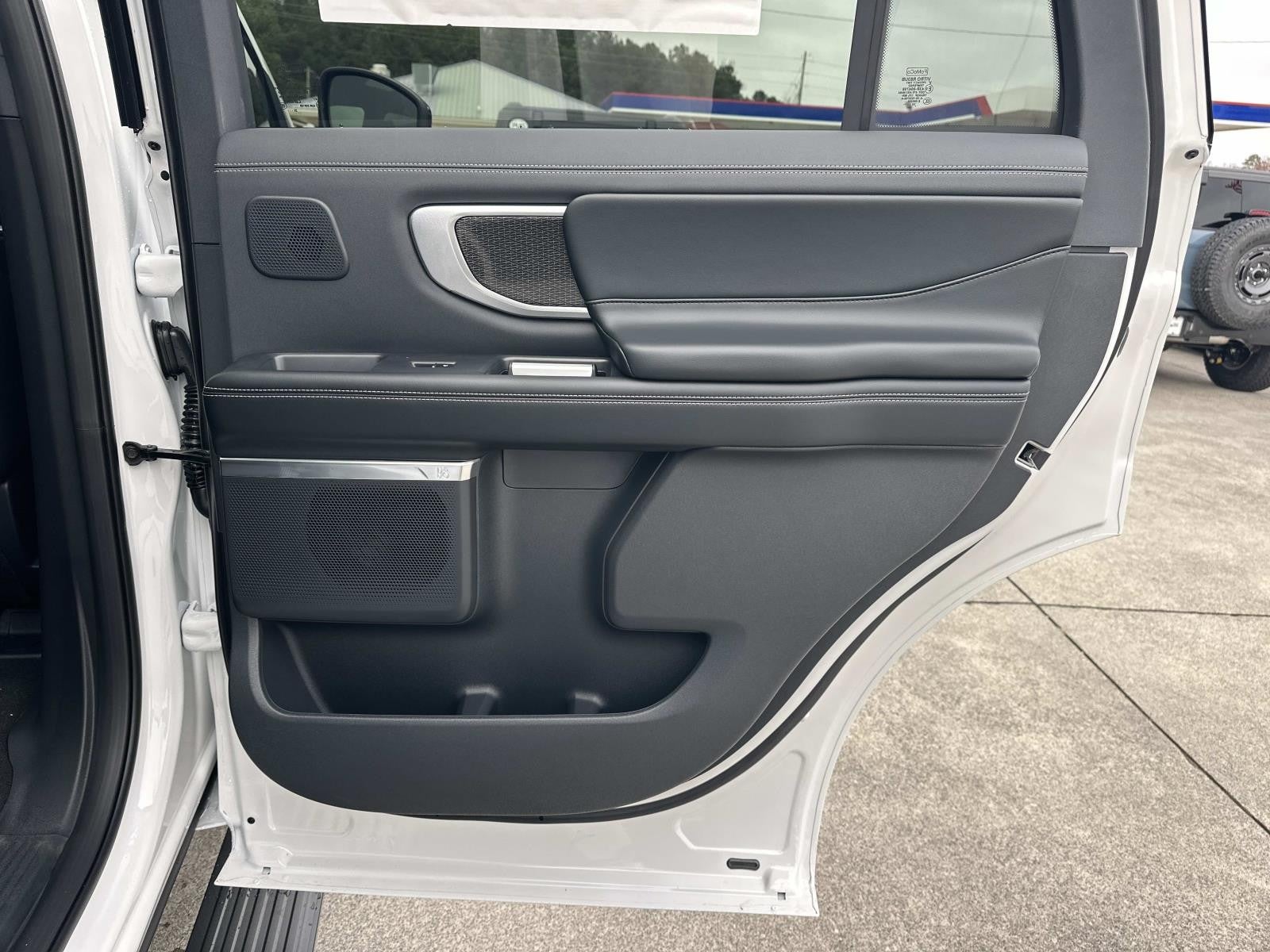 2025 Ford Expedition PLATINUM 4X4