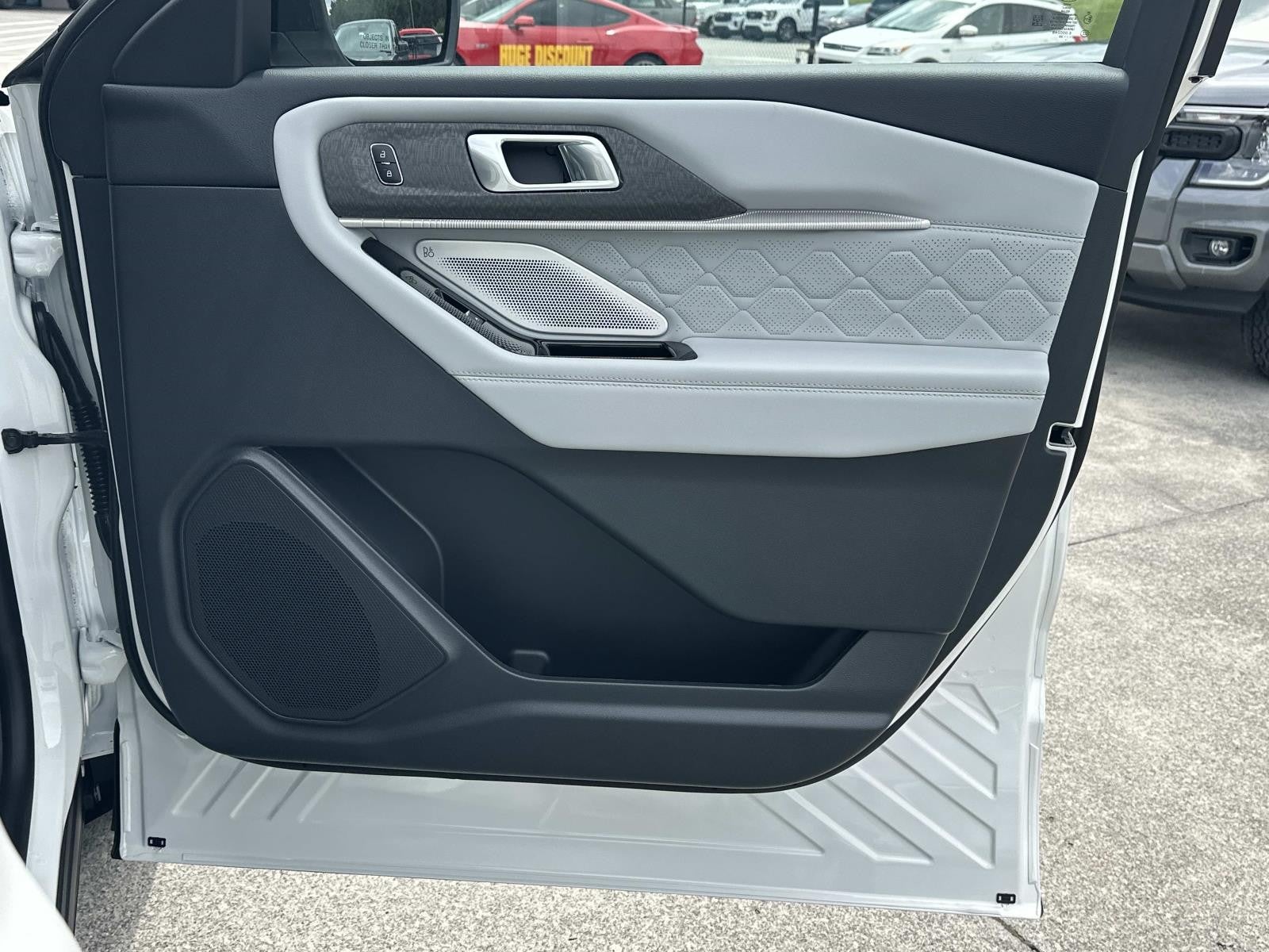 2026 Ford Explorer PLATINUM 4WD