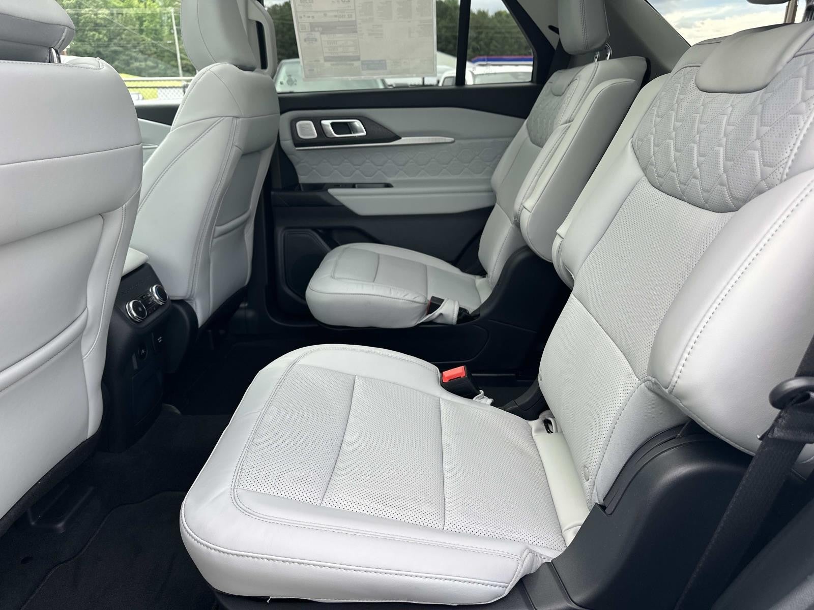 2026 Ford Explorer PLATINUM 4WD