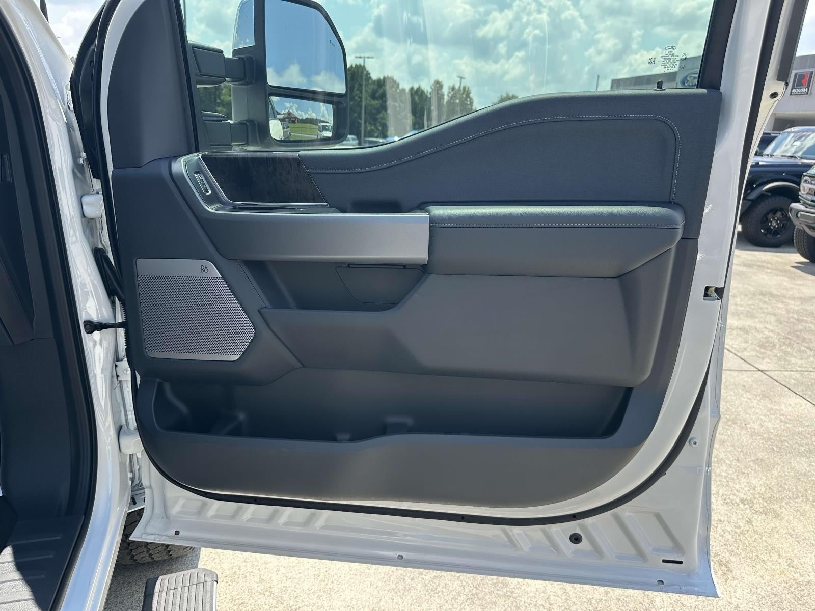 2025 Ford Super Duty F-250 SRW LARIAT 4WD CREW CAB 6.75'