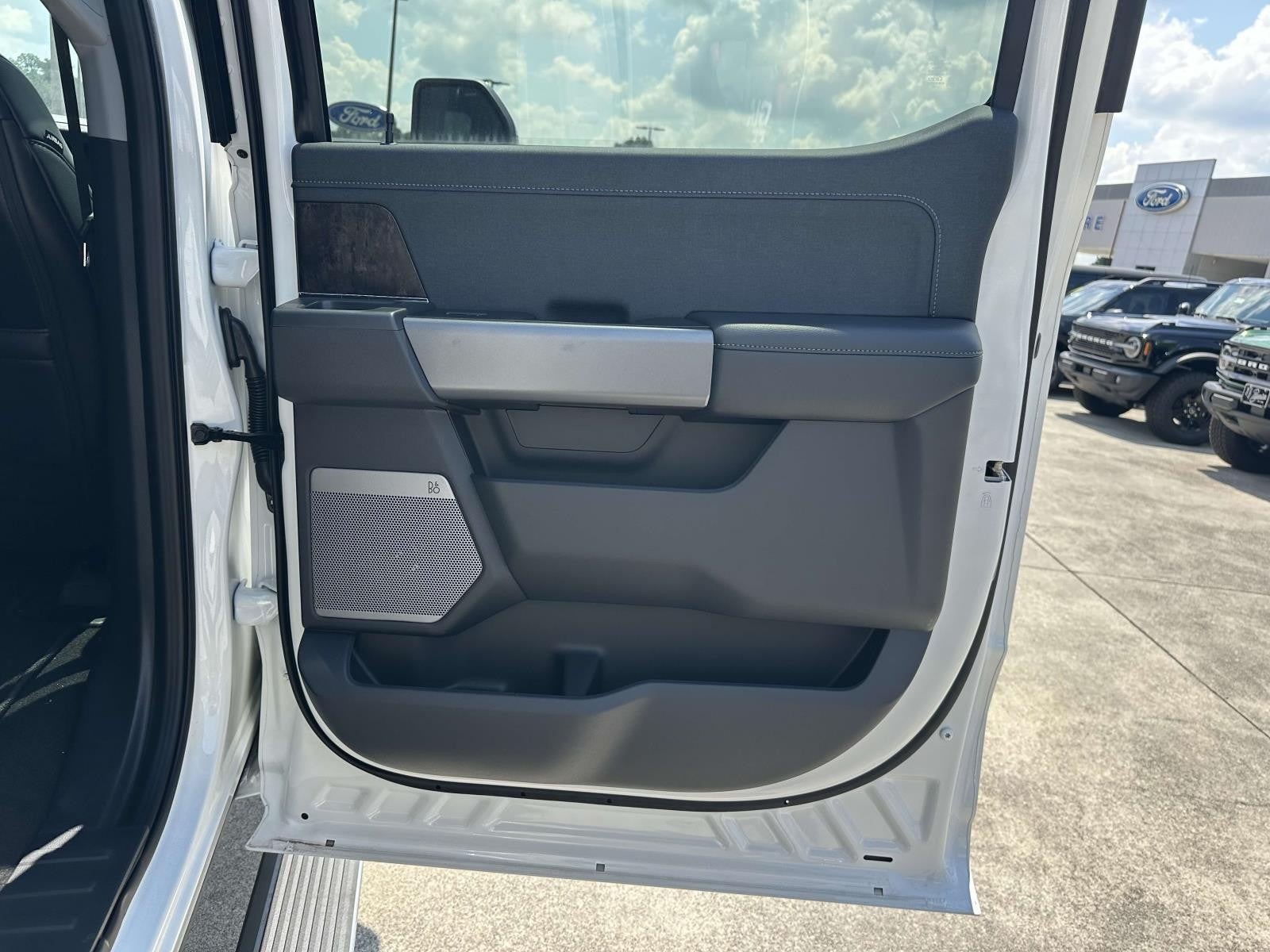 2025 Ford Super Duty F-250 SRW LARIAT 4WD CREW CAB 6.75'