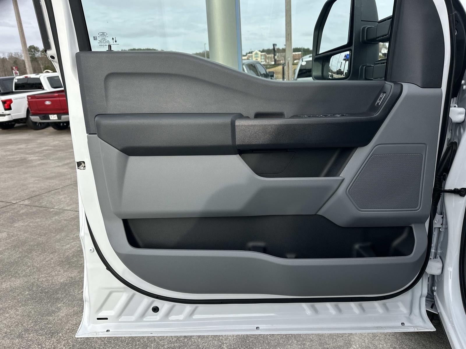 2026 Ford Super Duty F-350 DRW XL 2WD CREW CAB 8' BOX