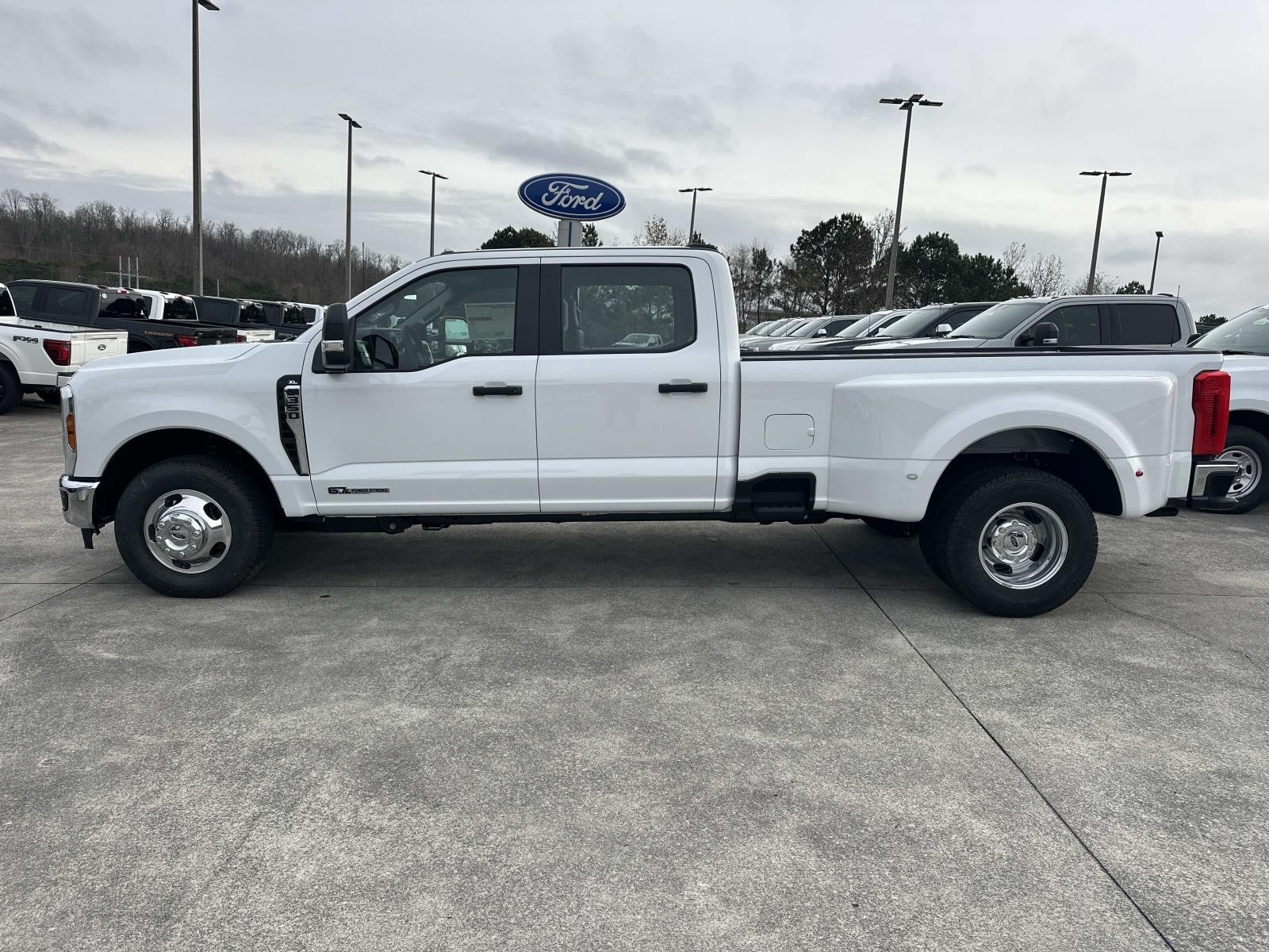 2026 Ford Super Duty F-350 DRW XL 2WD CREW CAB 8' BOX