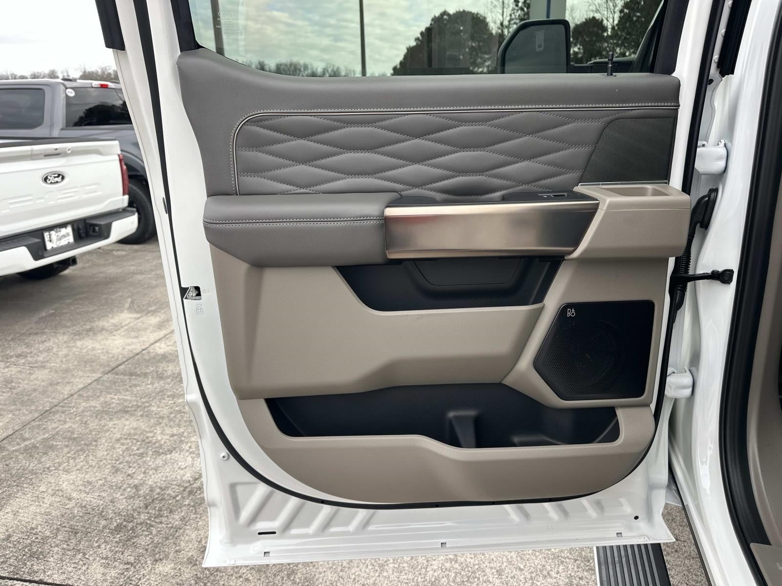 2026 Ford Super Duty F-350 DRW PLATINUM 4WD CREW CAB 8'