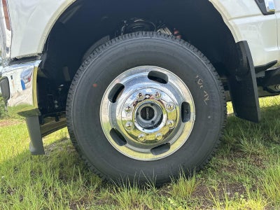 2026 Ford Super Duty F-350 DRW LARIAT 4WD CREW CAB 8' BO