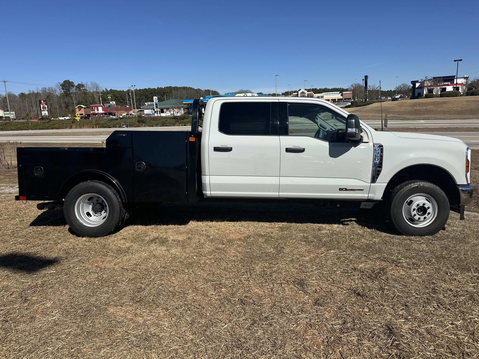 2025 Ford Super Duty F-350 DRW XLT 4WD CREW CAB 8' BOX