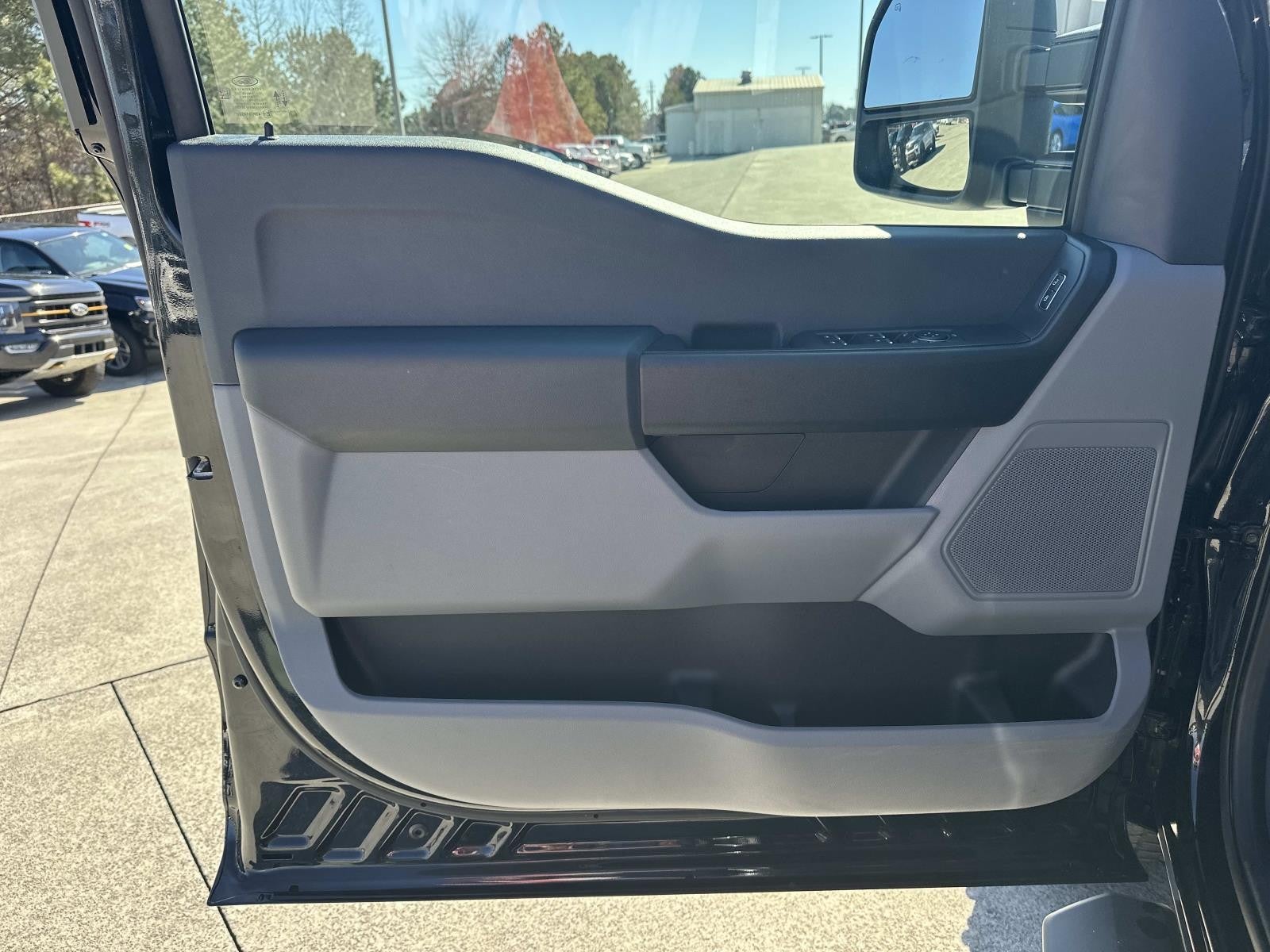 2024 Ford Super Duty F-350 DRW XL 4WD CREW CAB 8' BOX