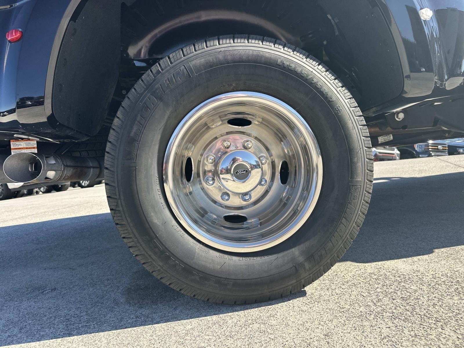 2024 Ford Super Duty F-350 DRW XL 4WD CREW CAB 8' BOX