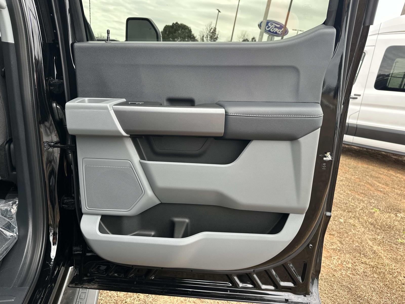 2026 Ford Super Duty F-350 DRW XL 4WD CREW CAB 8' BOX