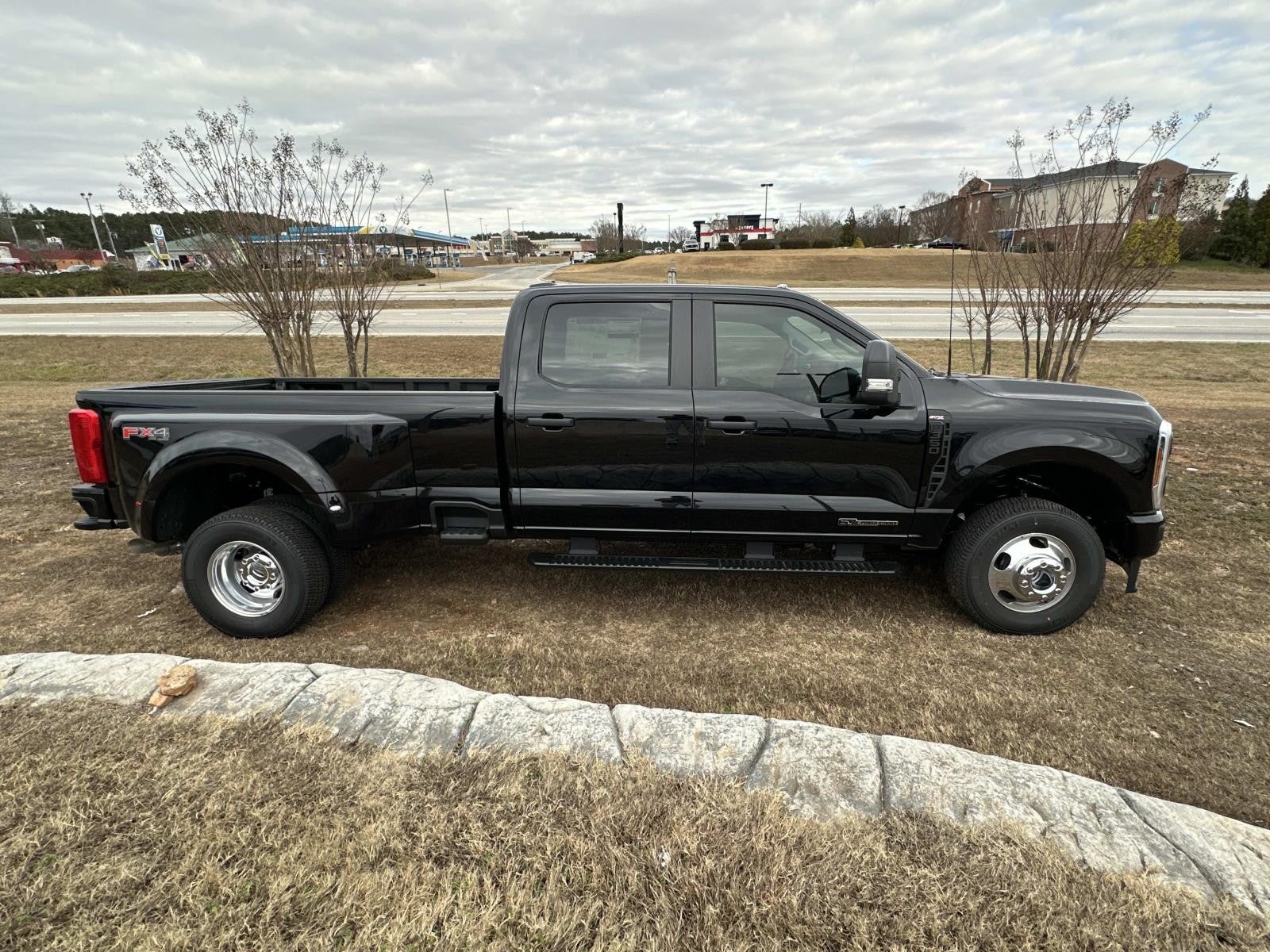 2026 Ford Super Duty F-350 DRW XL 4WD CREW CAB 8' BOX
